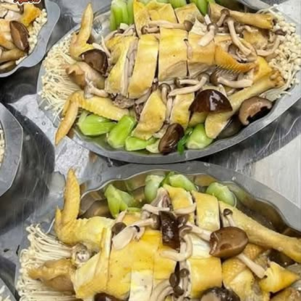 Gà thả vườn hấp mướp